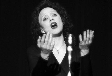 Édith Piaf  صنعت عرشها الغنائي بين الألم والأمل